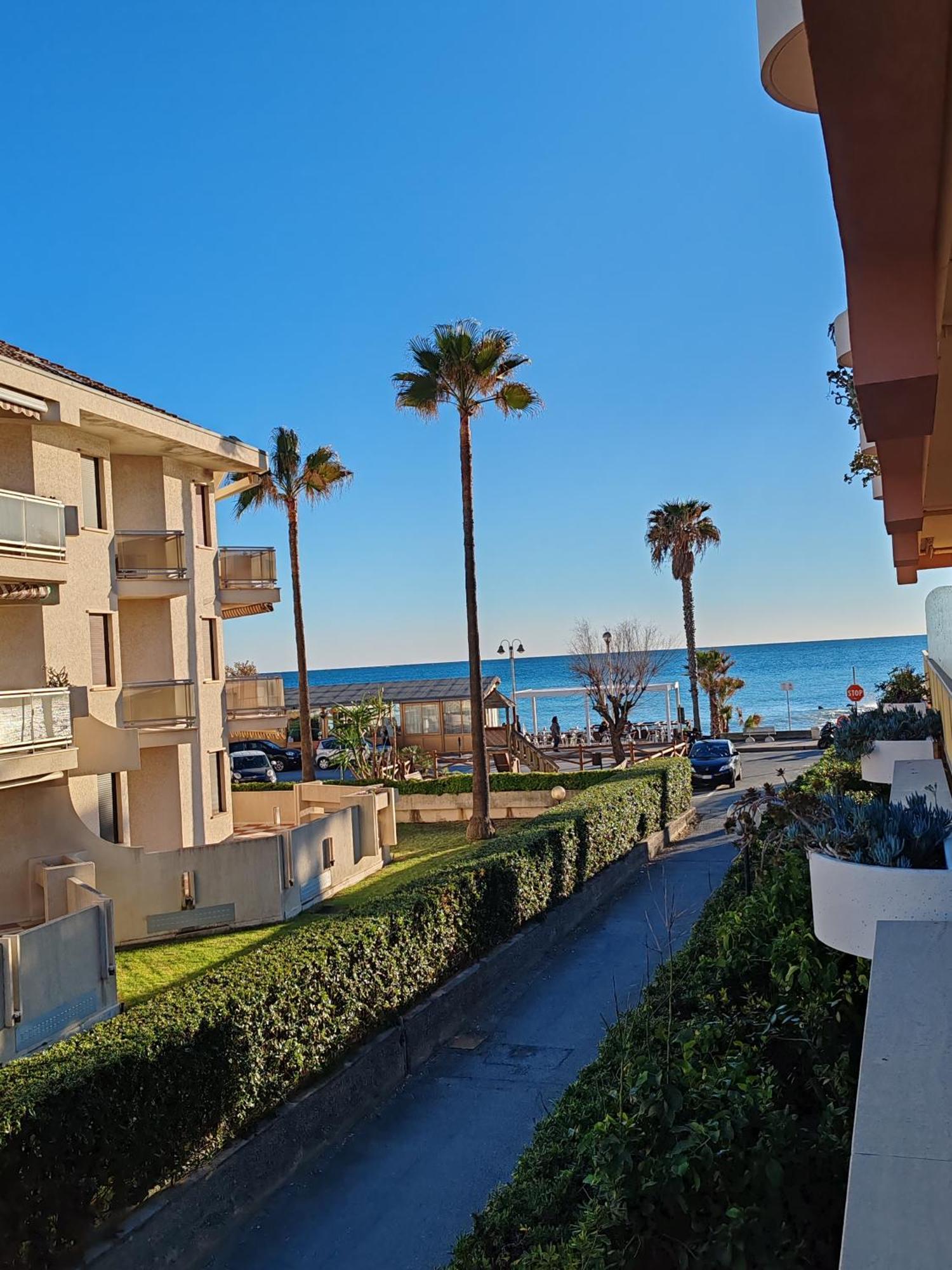 Relax Al Mare Appartement Vallecrosia Buitenkant foto