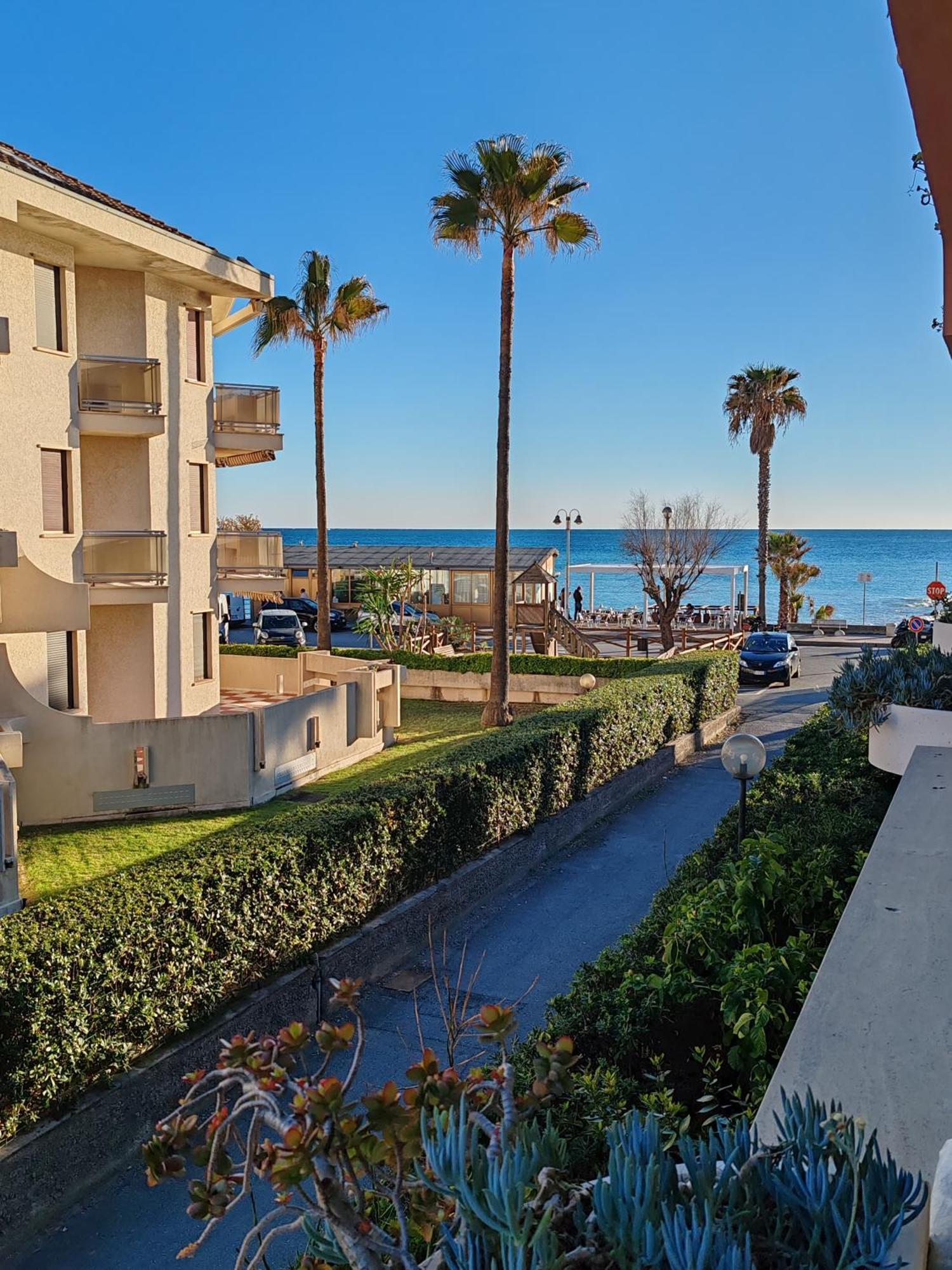 Relax Al Mare Appartement Vallecrosia Buitenkant foto